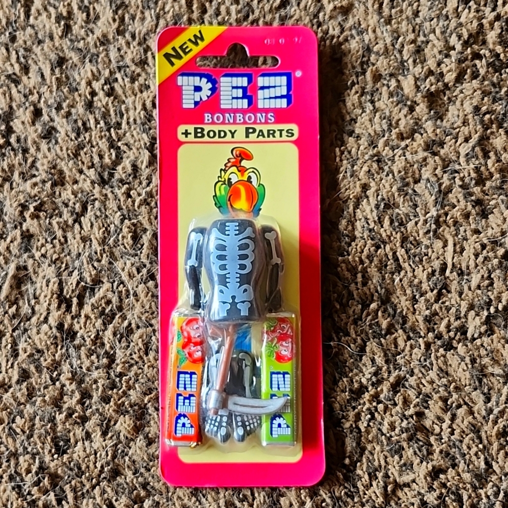 PEZ Bonbons & Body Parts Skeleton Cardboard Pack - unopened